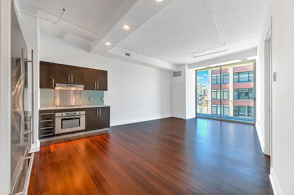 Building Photo - 99 Gold St #5J