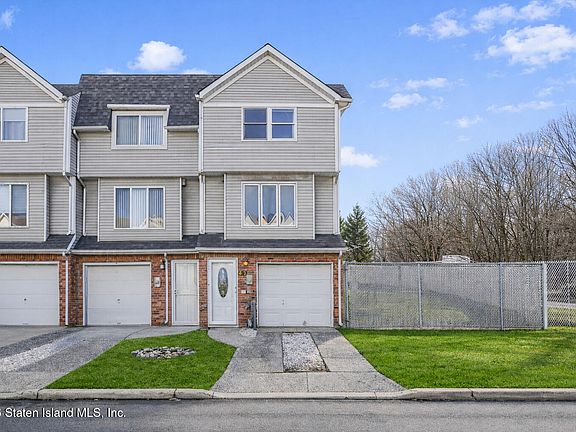 2nd image of 43 Westport Ln