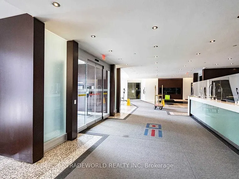 8 York St #1009 — Photo 23