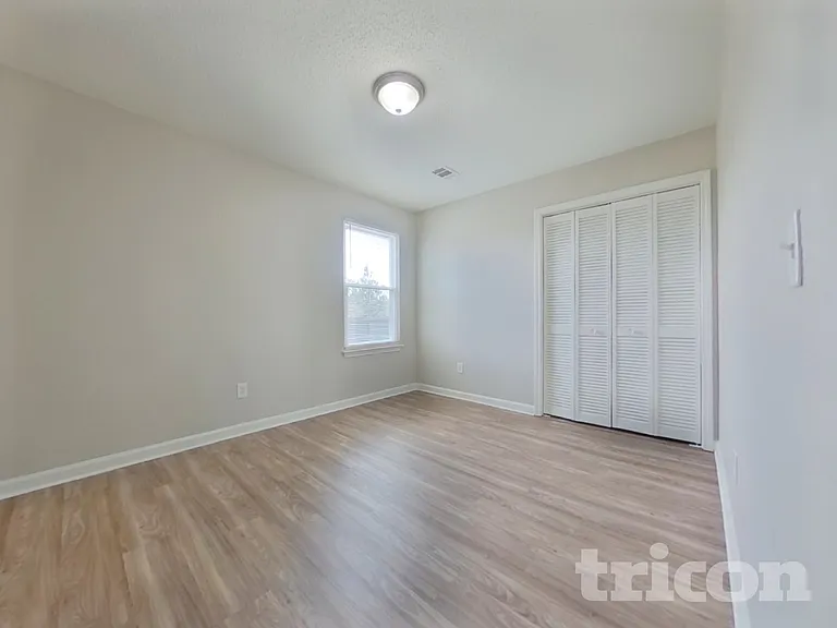 279 Legend Oaks Dr — Photo 15