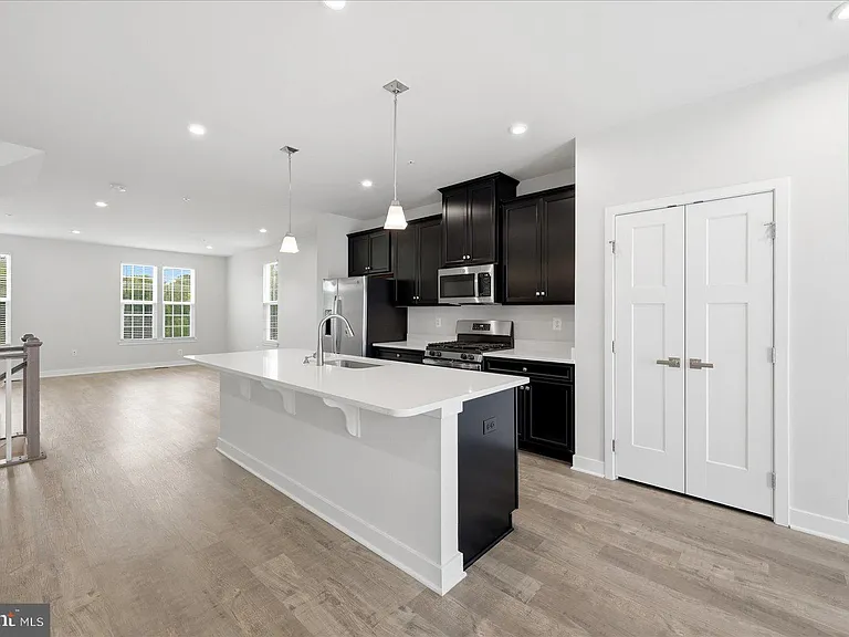 1550 Adamson Way — Photo 21