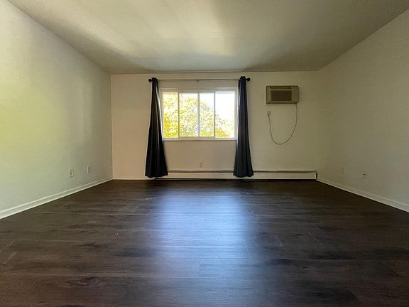 5th image of 1375 Vineland Ct SE #1375