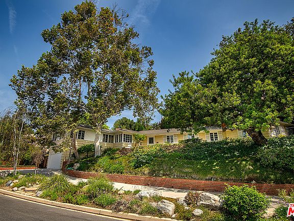 2nd image of 146 Ashdale Ave