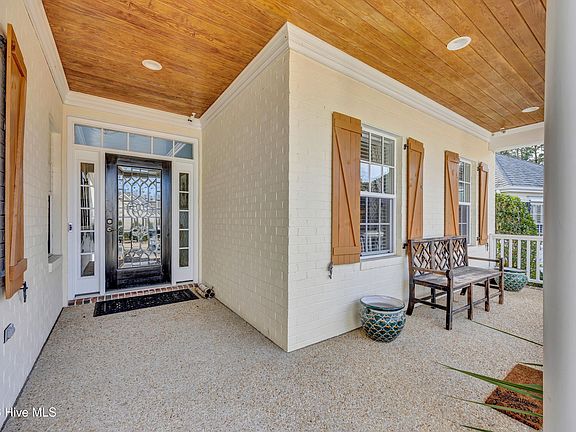 4th image of 2112 Bay Colony Lane