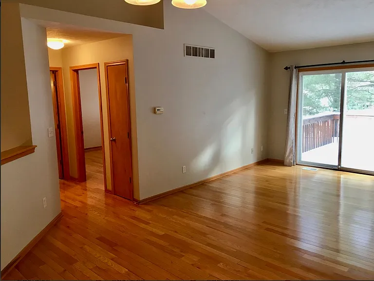 450 Abbey Mill Dr SE — Photo 3