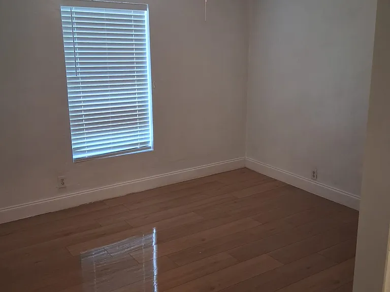 341 N Myrtle Ave — Photo 9