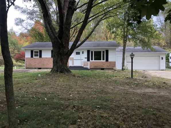 1407 Arthur Dr, Caro, MI 48723