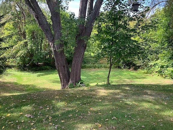this yard! 5 mins from the Old Port!