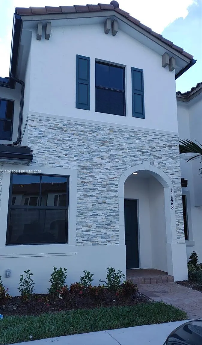 Silver Palm Residential — Photo 2