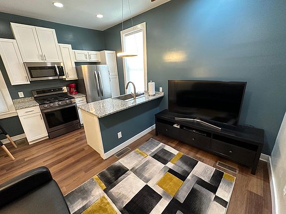 3rd image of 2411 Vine St #2