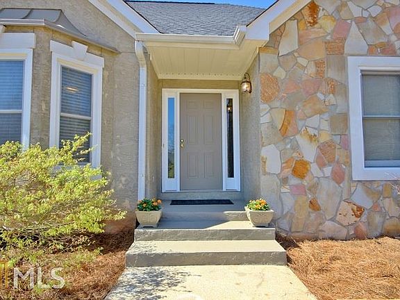 3rd image of 27 Mosby Woods Dr
