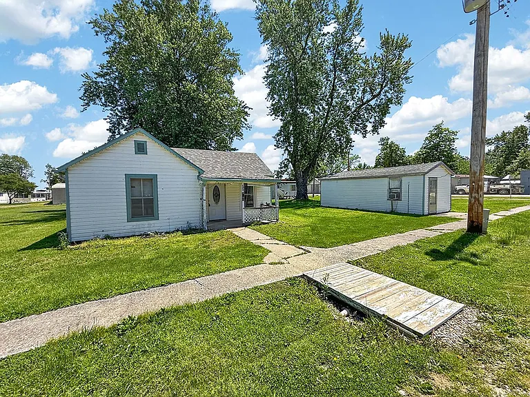 216 Rollins St — Photo 43