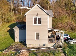 1016 Collins Memorial Dr, Chester, WV