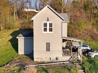 1016 Collins Memorial Dr, Chester, WV, 26034