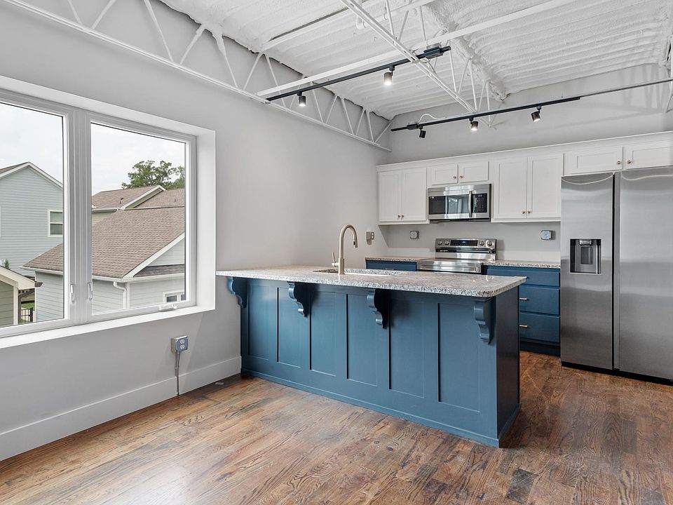 2nd image of 614 E Main St #204