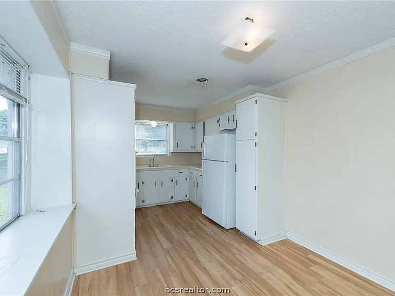 2317 Carter Creek Pkwy — Photo 8