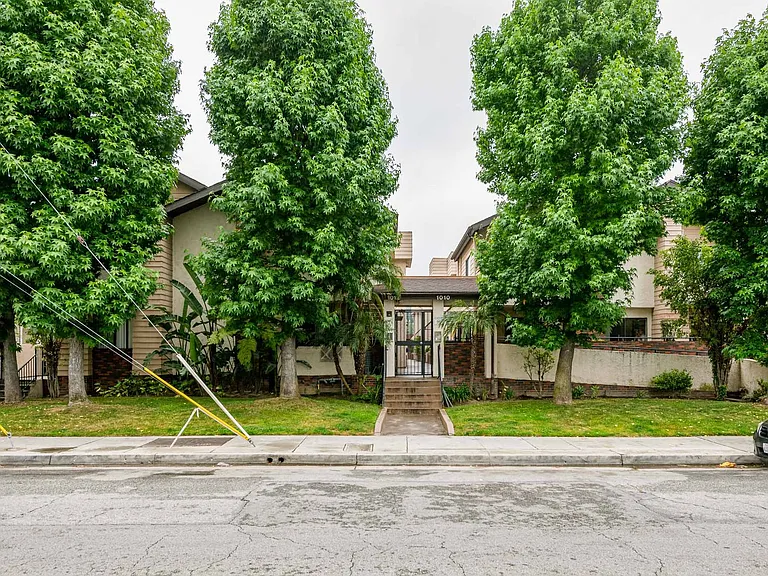 1010 - 1012 E Acacia Ave — Photo 18