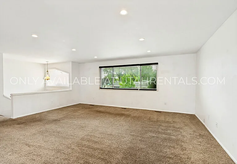 262 E 1165 N — Photo 7