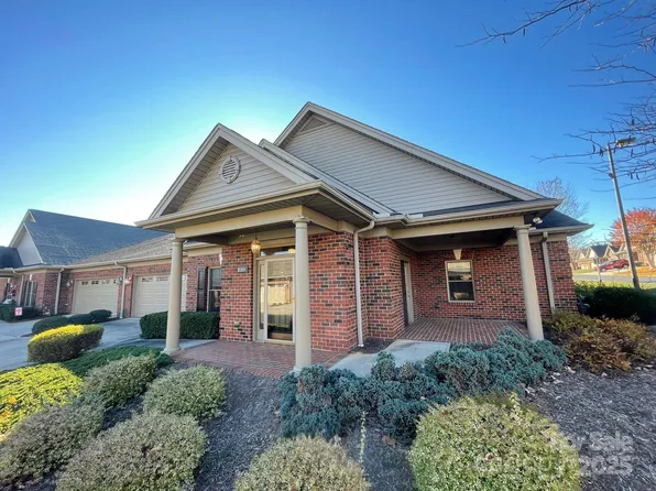 481 26th Ave NE, Hickory, NC 28601