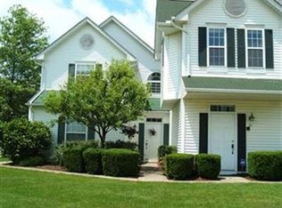 23 Vista Cir #39B, North Olmsted, OH 44070