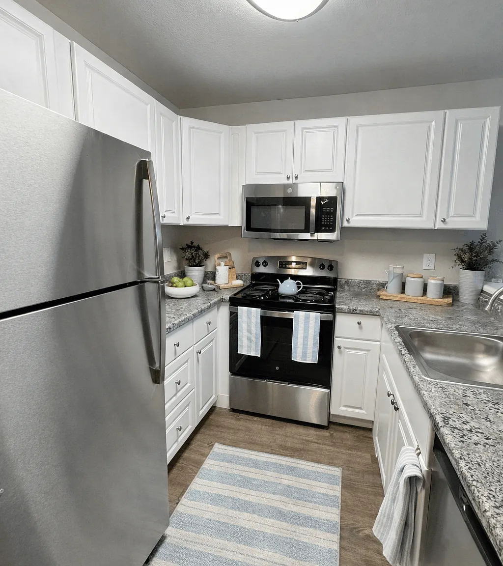 Broadway Towers Apartments — Photo 4