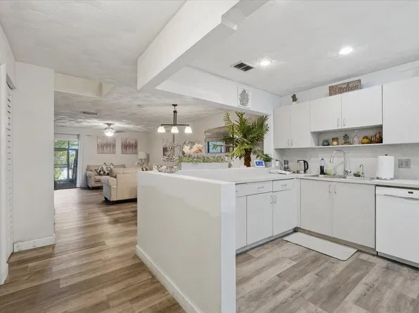 9240 NW 14th Street, Pembroke Pines, FL 33024