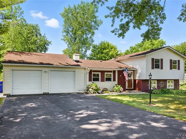 45 Drake Rd, Hamlin, NY 14464