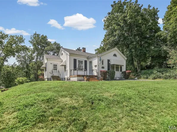 9806 Baltimore St, Belleville, IL 62223