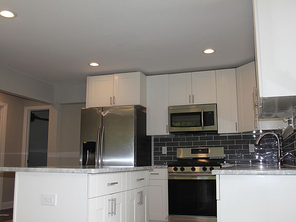 3rd image of 2161 Mount Carmel Blvd