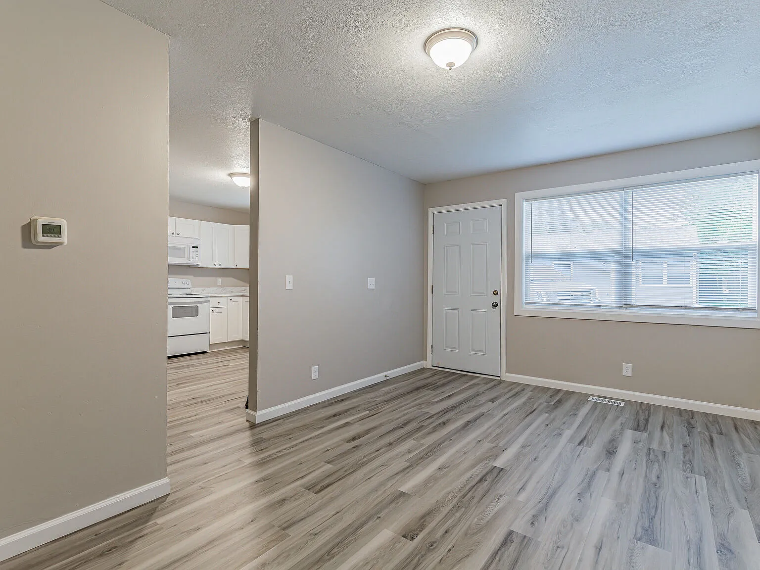 2 bed, 800 sqft, $1,300 — Photo 4