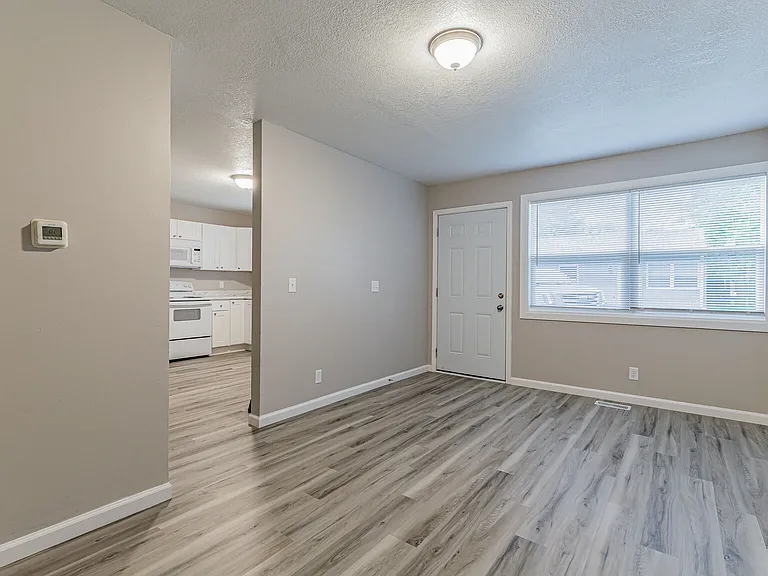 1511 Kings Way #A — Photo 4