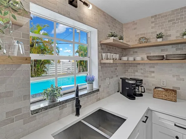 407 S 56th Ter, Hollywood, FL 33023