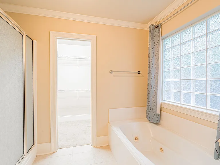 130 Windermere Cir — Photo 24