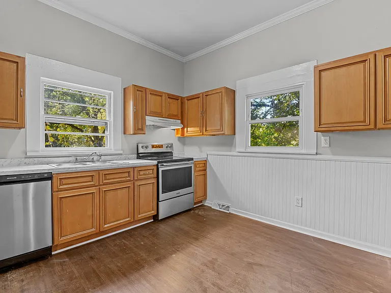 316 Bowen St — Photo 16