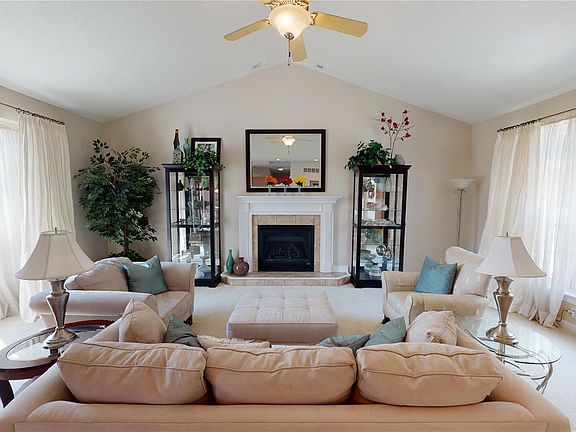 3rd image of 1607 Coles Ct