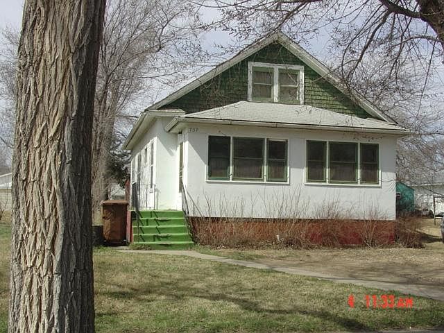 1st image of 737 Lawnridge Ave SE