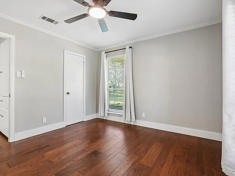 10903 Mellow Ln — Photo 12