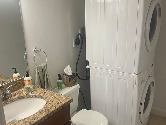 1/2 bath w/washer & dryer