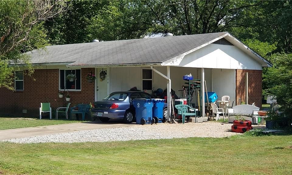 1st image of 104 SE 11th St