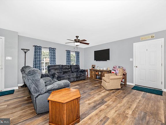 5th image of 109 Rebeccas Ct