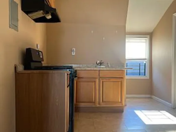 787 S 12th St Floor 3, Newark, NJ 07108