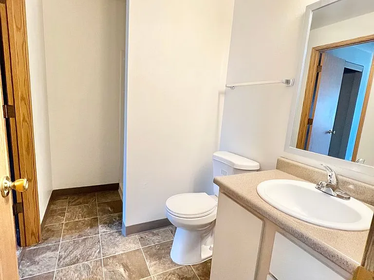 Willow Creek Apartments — Photo 25