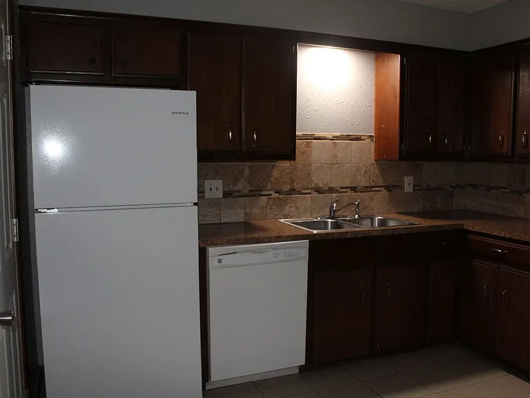 4033 Locust Dr — Photo 9