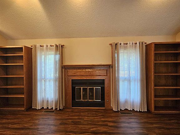 5th image of 4502 W Country Club Dr