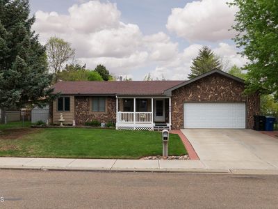 956 Shinagle Dr, Dickinson, ND, 58601
