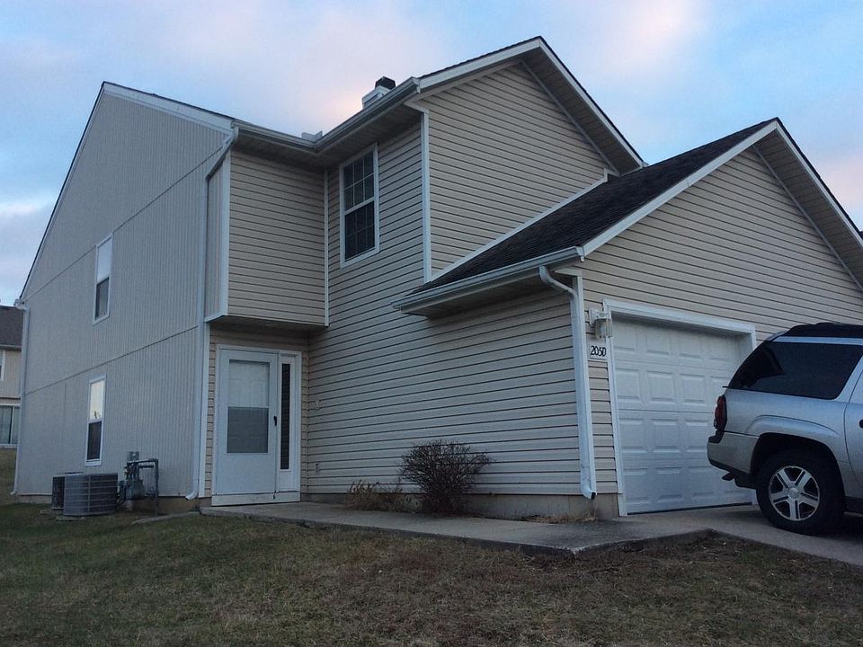 1st image of 205 NE Dogwood St APT D
