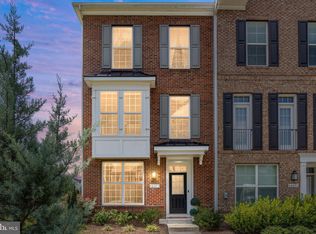 46073 Hall Rd, Sterling, VA 20166