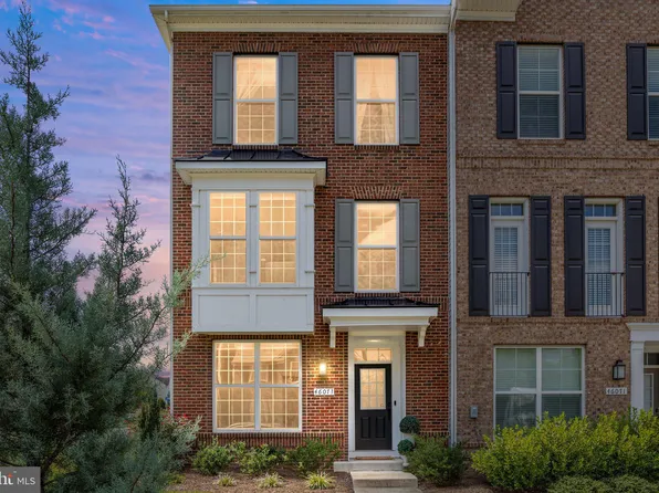 46073 Hall Rd, Sterling, VA 20166