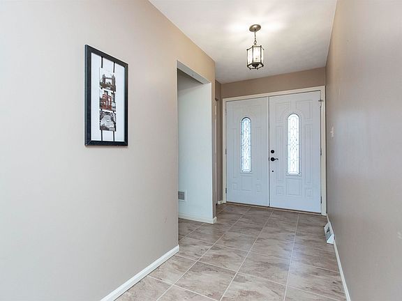 5th image of 1737 E Lake Dr W