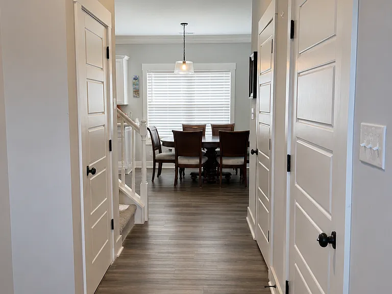 281 E Ivybridge Dr — Photo 2